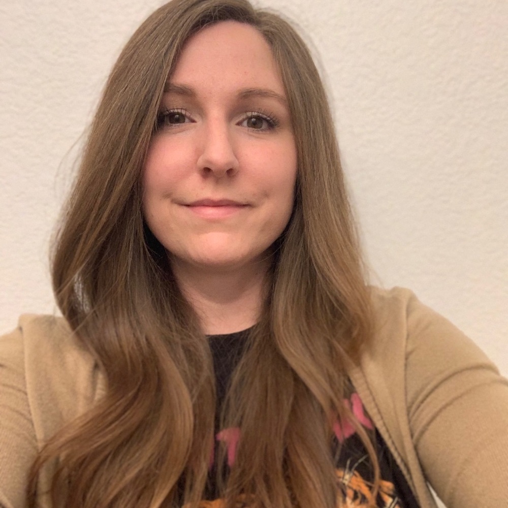 Meet your Posher, Lauren brika